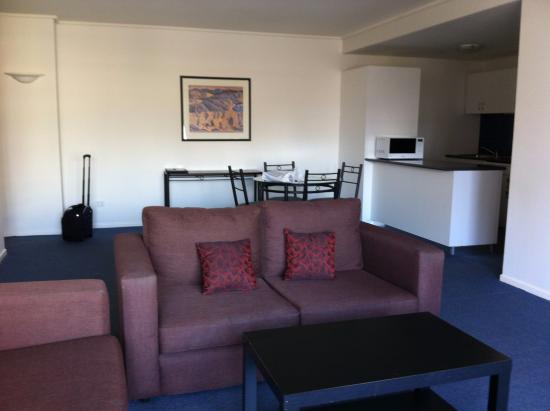 the paramount serviced apartments melbourne review