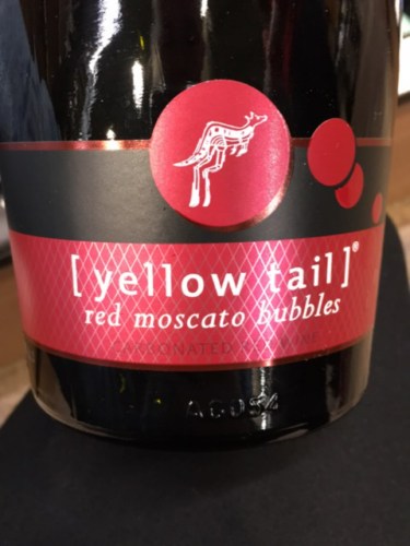 yellow tail red moscato bubbles review